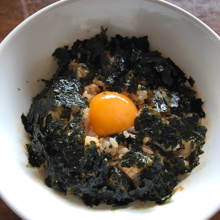 生卵と韓国海苔のピリ辛ご飯